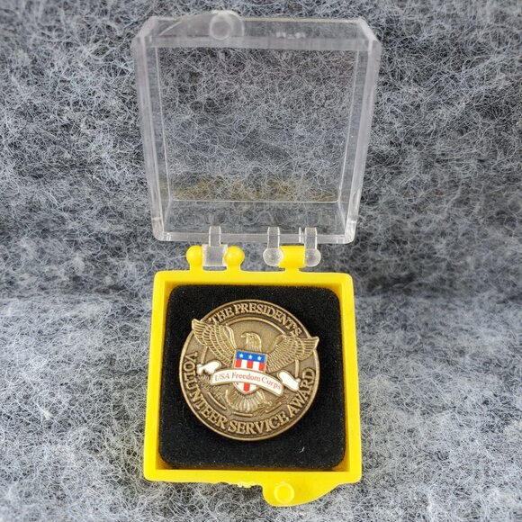 The President's Volunteer Service Award Lapel Pin, September 11, 2001 - Picture 3 of 4